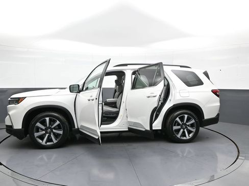 Used 2024 Honda Pilot Touring image 45