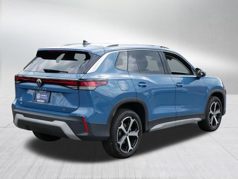 Used 2025 Volkswagen Tiguan SE w/ Panoramic Sunroof Package AWD/4WD image 7