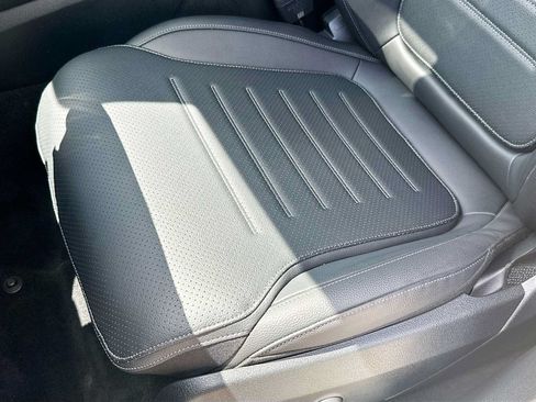 Used 2025 Mercedes-Benz GLC 300 4MATIC w/ AMG Line image 19