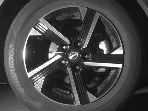 Used 2025 Nissan Sentra SV FWD image 13