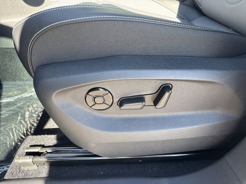 New 2026 Volkswagen Tiguan SE R-Line image 16