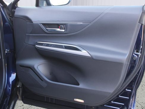 Used 2023 Toyota Venza XLE image 36