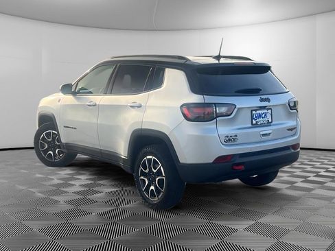 Used 2025 Jeep Compass Trailhawk w/ Trailhawk Elite Group AWD/4WD image 2