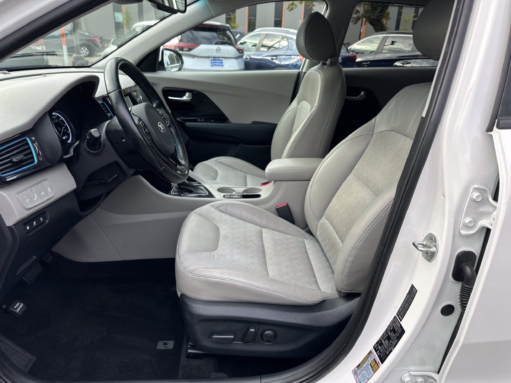 Used 2018 Kia Niro EX FWD image 12