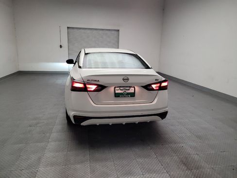 Used 2024 Nissan Altima 2.5 SV FWD image 6