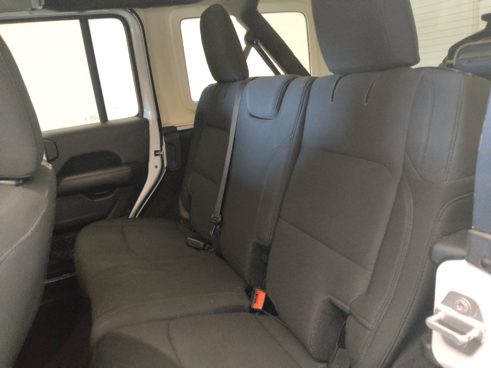 Used 2019 Jeep Wrangler Unlimited Sahara AWD/4WD image 18