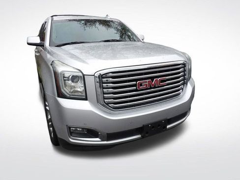 Used 2017 GMC Yukon SLT w/ Premium Edition image 4