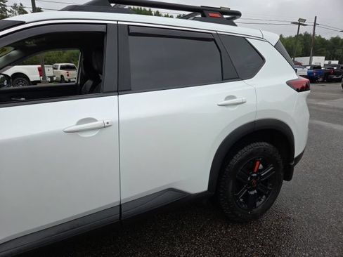 Used 2025 Nissan Rogue SV AWD/4WD image 33