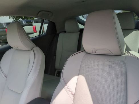 Used 2025 Toyota Prius XLE FWD image 8