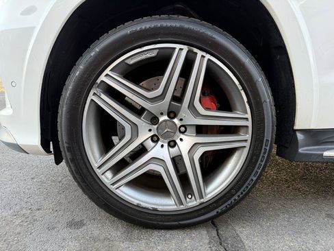 Used 2015 Mercedes-Benz GL 63 AMG 4MATIC image 40