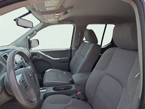Used 2016 Nissan Frontier SV w/ SV Value Truck Package RWD image 13