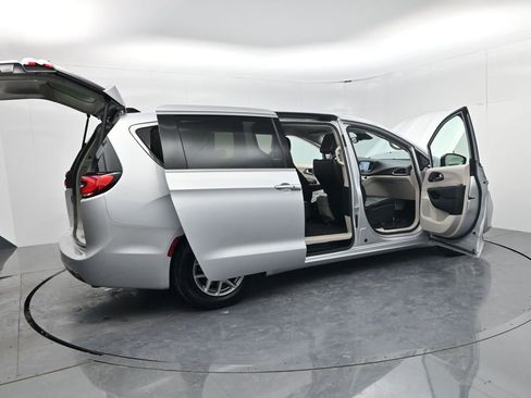 Used 2024 Chrysler Pacifica Touring-L image 56