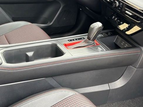 Used 2025 Nissan Kicks SR image 19