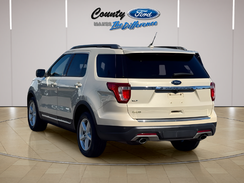 Used 2018 Ford Explorer XLT w/ Equipment Group 202A FWD image 7