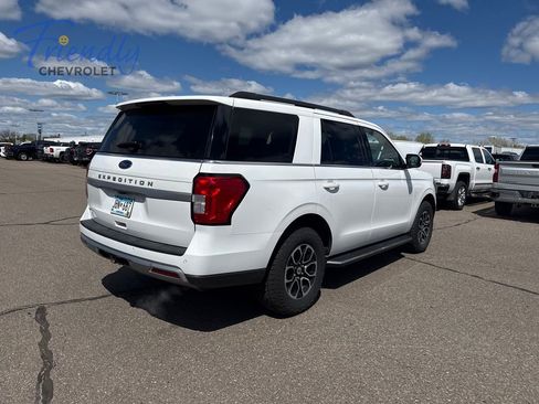 Used 2022 Ford Expedition XLT AWD/4WD image 3