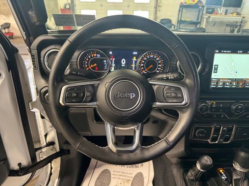 Used 2023 Jeep Gladiator Overland w/ Popular Equipment Package image 15