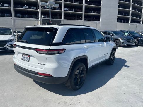 Used 2023 Jeep Grand Cherokee Limited w/ Black Appearance Package image 3