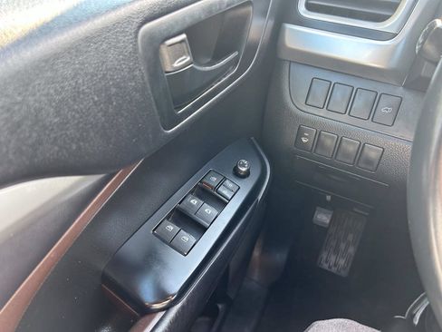 Used 2015 Toyota Highlander Plus FWD image 24