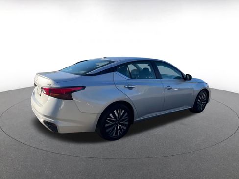Used 2024 Nissan Altima 2.5 SV image 14