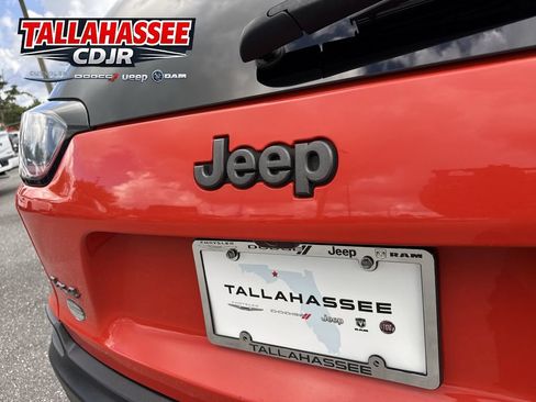 Used 2021 Jeep Cherokee Trailhawk w/ Sun, Sound & Nav Group AWD/4WD image 6