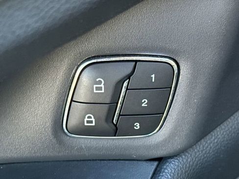 Used 2024 Ford Expedition XLT image 21