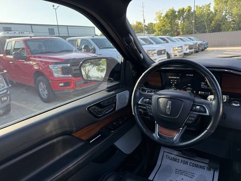 Used 2019 Lincoln Navigator Reserve AWD/4WD image 22