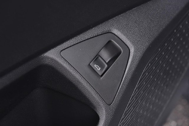 New 2027 Volkswagen Jetta SEL FWD image 9