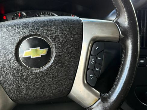 Used 2016 Chevrolet Express 2500 RWD image 21