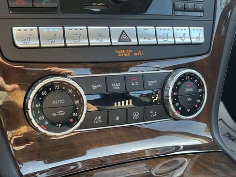 Used 2014 Mercedes-Benz SL 550 image 34