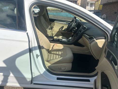 Used 2015 Ford Fusion SE FWD image 25