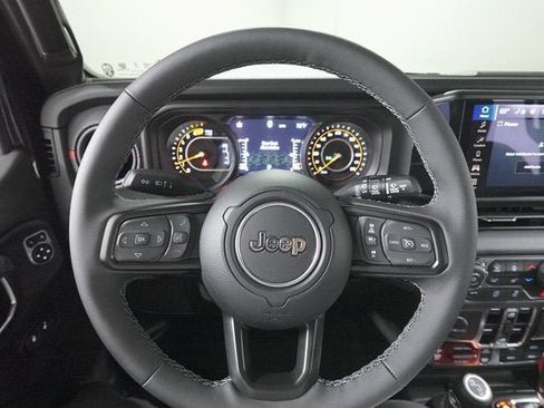 Used 2025 Jeep Wrangler Unlimited Rubicon image 13