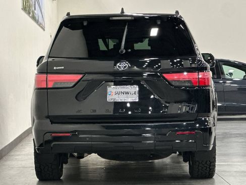 Used 2023 Toyota Sequoia Platinum AWD/4WD image 5