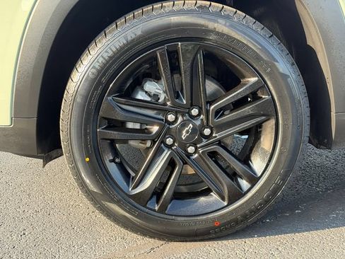 Used 2025 Chevrolet Trax ACTIV w/ Sunroof Package FWD image 11