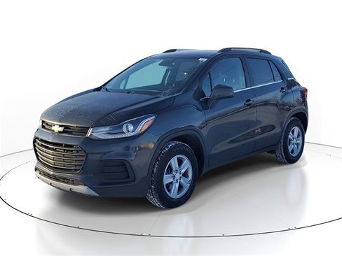 Used 2017 Chevrolet Trax LT w/ Driver Confidence Package image 2