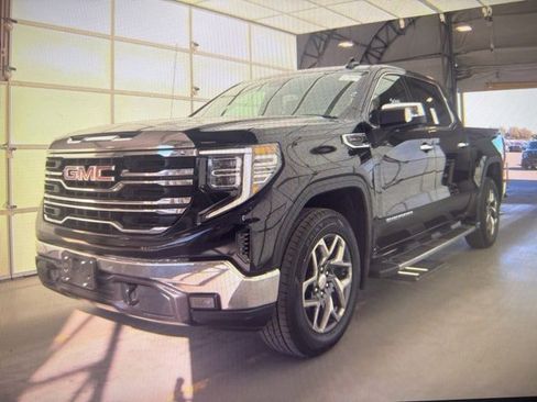 Used 2023 GMC Sierra 1500 SLT w/ SLT Premium Package image 3