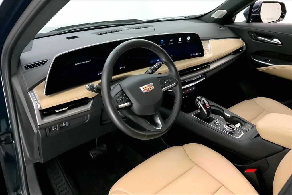 Used 2024 Cadillac XT4 Premium Luxury w/ Cold Weather Package FWD image 21