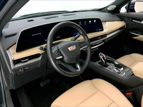 Used 2024 Cadillac XT4 Premium Luxury w/ Cold Weather Package FWD image 21