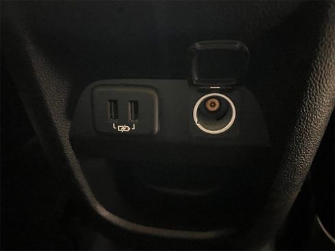 Used 2019 Chevrolet Colorado ZR2 image 18