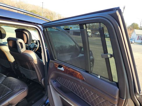 Used 2017 Mercedes-Benz GLS 550 4MATIC image 19