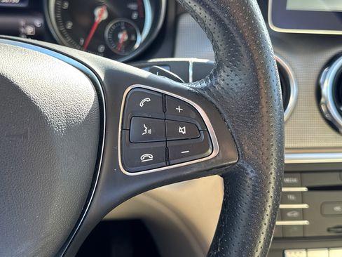 Used 2018 Mercedes-Benz GLA 250 image 15