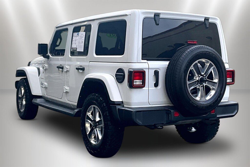 Used 2021 Jeep Wrangler Unlimited Sahara w/ Dual Top Group AWD/4WD image 4