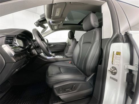 Used 2023 Audi Q8 Premium w/ Convenience Package image 4