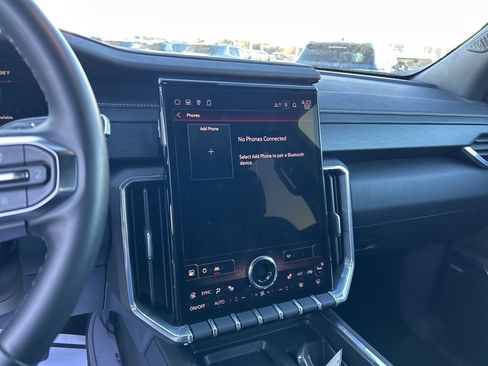 Used 2025 GMC Acadia Elevation image 24