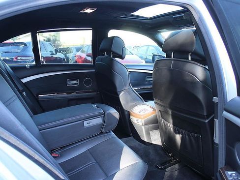 Used 2007 BMW 750i RWD image 19