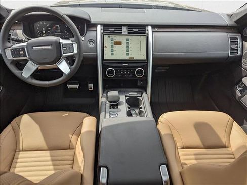 New 2025 Land Rover Discovery Dynamic SE AWD/4WD image 16