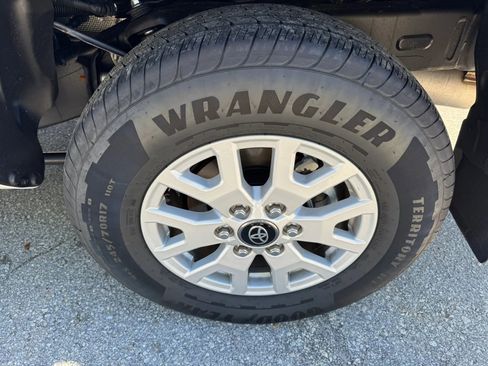 Used 2025 Toyota Tacoma SR5 RWD image 37