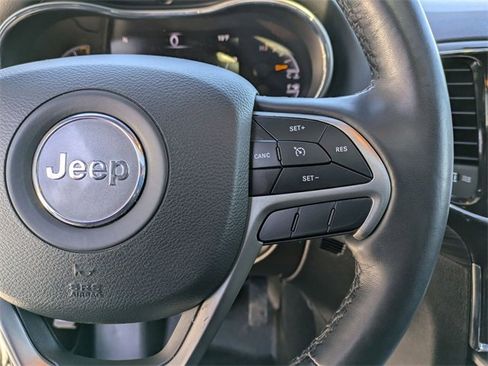 Certified 2021 Jeep Grand Cherokee Laredo X image 16