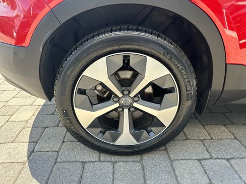Used 2025 Volvo XC40 B5 Plus AWD/4WD image 36