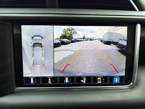 Used 2021 GMC Yukon Denali w/ Denali Premium Package AWD/4WD image 13
