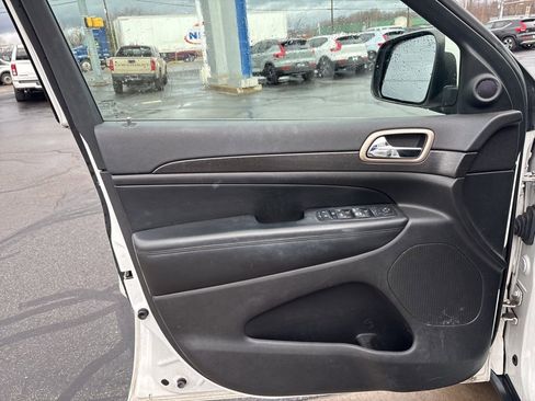 Used 2017 Jeep Grand Cherokee Laredo w/ Quick Order Package 23E image 14